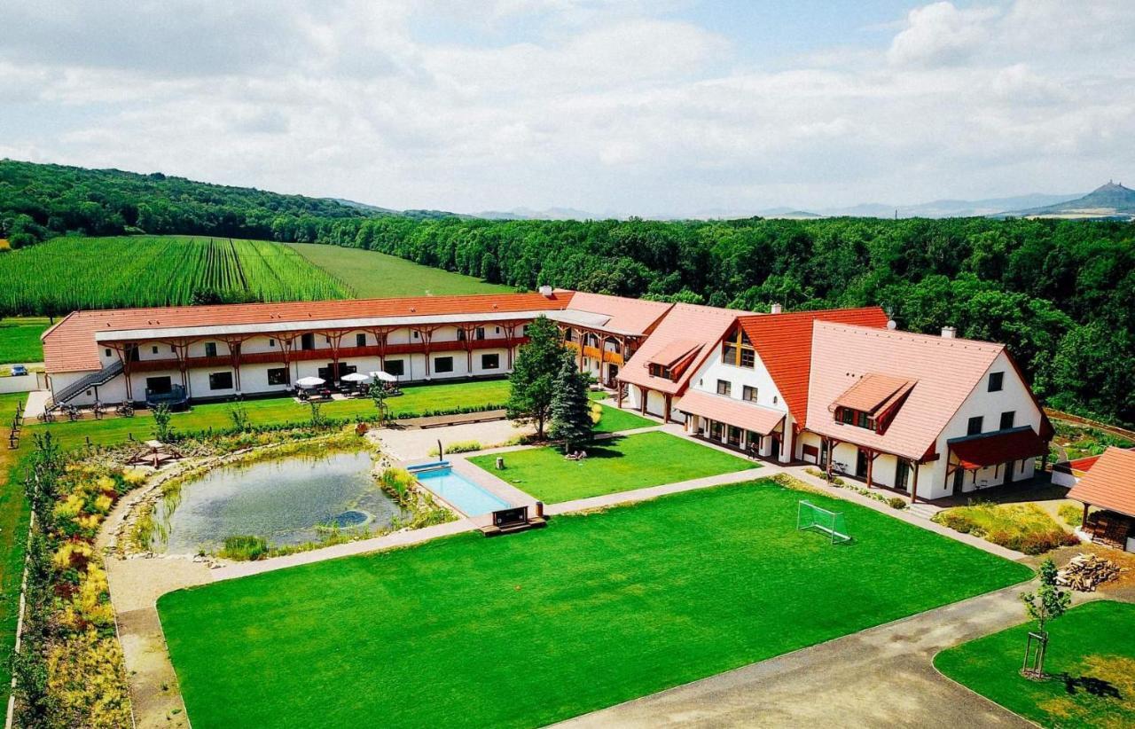 Dvur Perlova Voda Budyne nad Ohri Extérieur photo